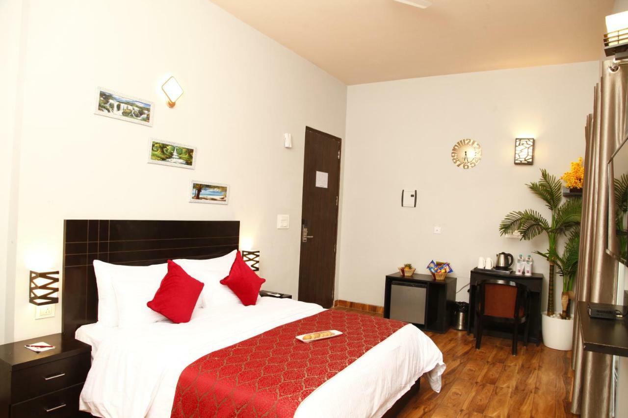 Anandam Clarks Inn Suites Vrindāvan Exterior foto