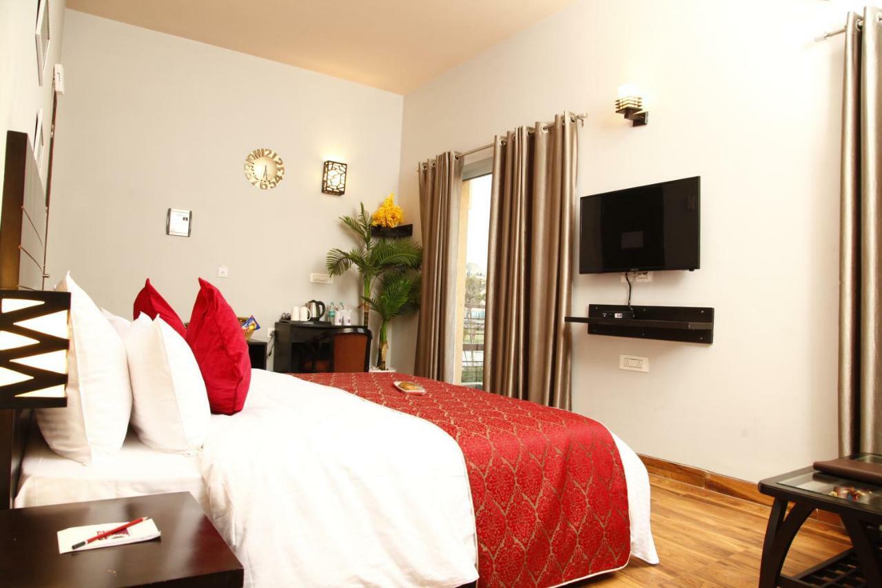 Anandam Clarks Inn Suites Vrindāvan Exterior foto