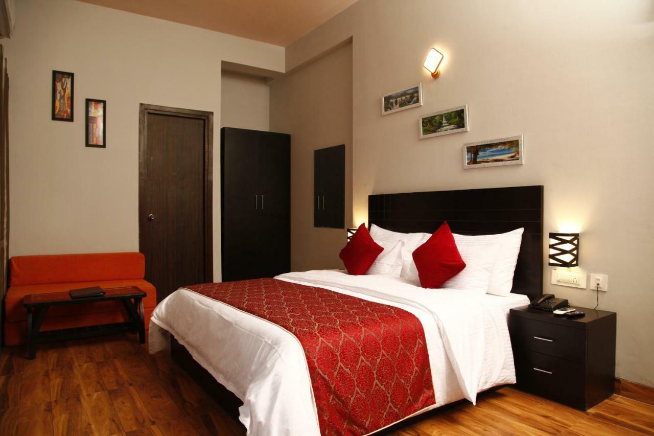 Anandam Clarks Inn Suites Vrindāvan Exterior foto