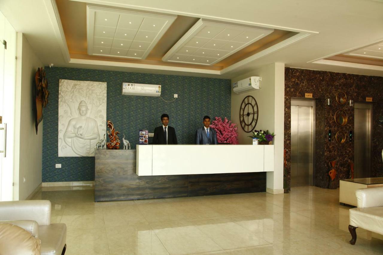 Anandam Clarks Inn Suites Vrindāvan Exterior foto